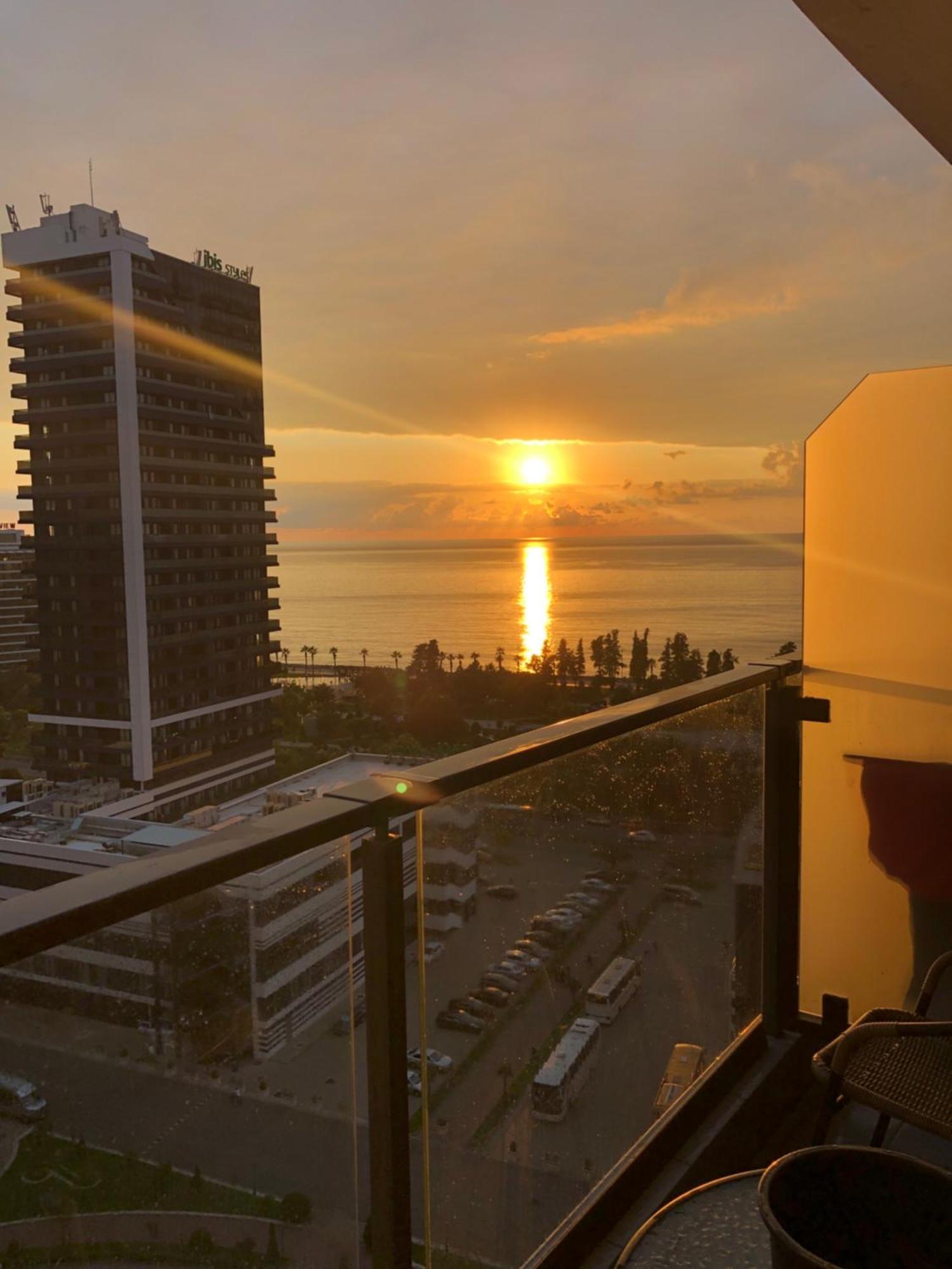 White Apartment Μπατούμι Εξωτερικό φωτογραφία