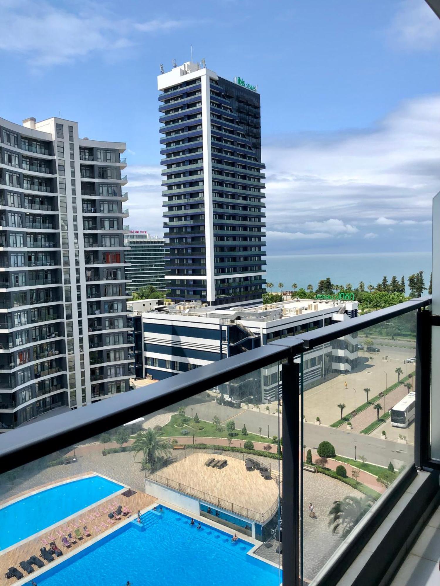 White Apartment Μπατούμι Εξωτερικό φωτογραφία