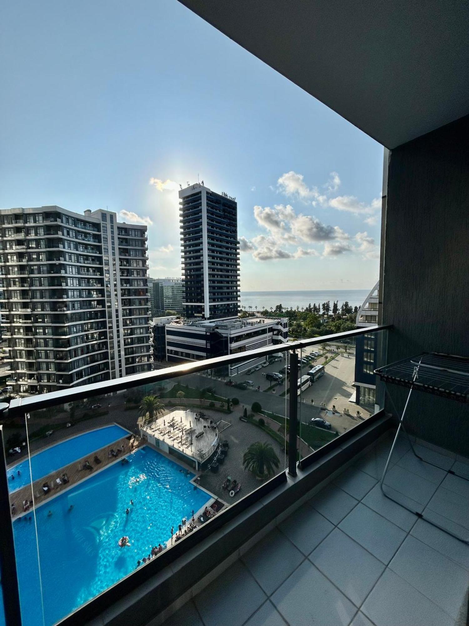 White Apartment Μπατούμι Εξωτερικό φωτογραφία